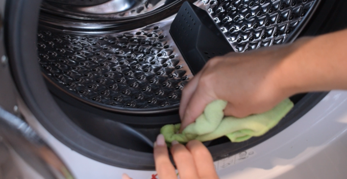 wiping washing machine rubber door seal