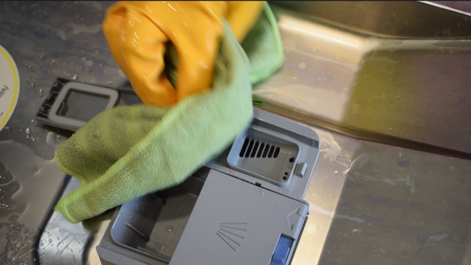 Rinse aid compartment