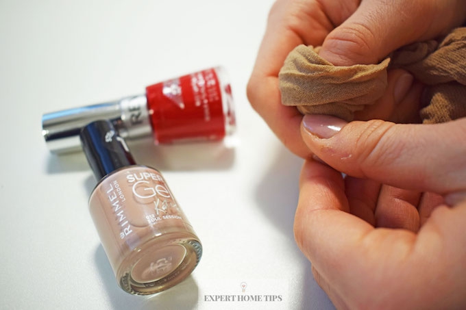 Removing nail varnish with up-cycled tights