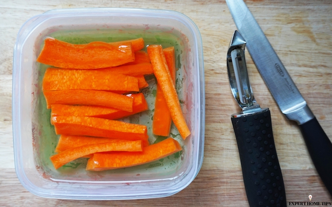 make cut vegeatbles last longer by storing in water