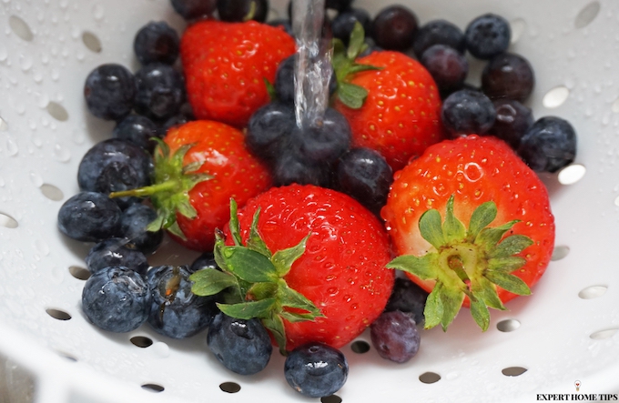 Wash berries with vinegar to prolong their life