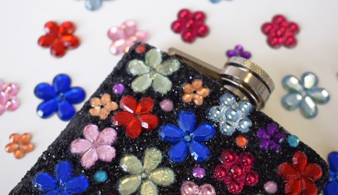 CUstomise hipflask with glitter