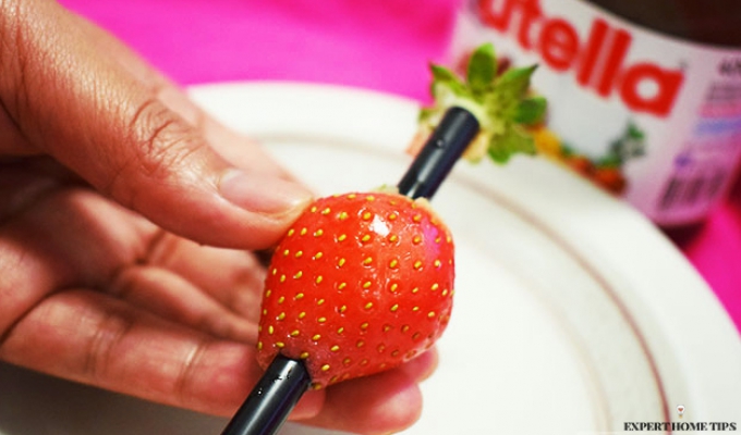 HOW TO HULL A STRAWBERRY WITH STRAW