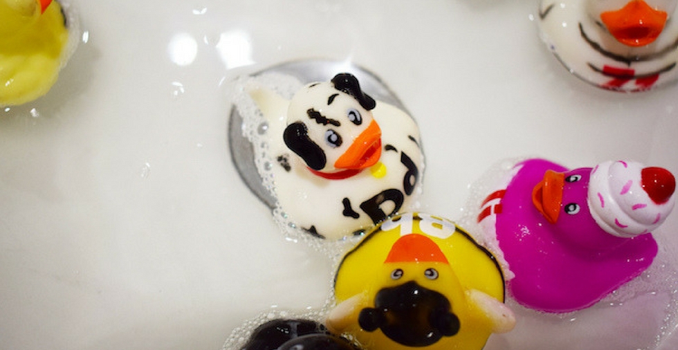 How To Clean Mouldy Bath Toys The Easy Way - YUCK!