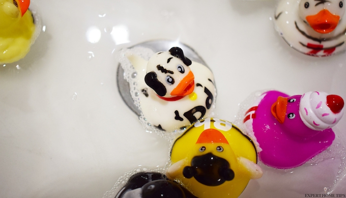 HOW TO CLEAN BATH TOYS