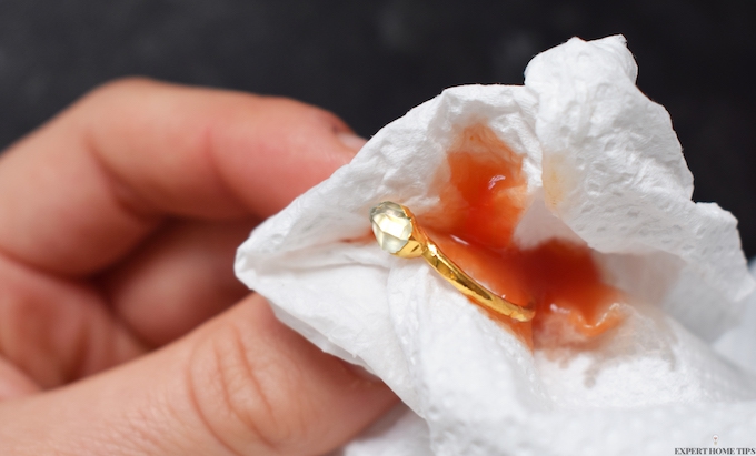 HOW TO CLEAN JEWELLERY WITH KETCHUP