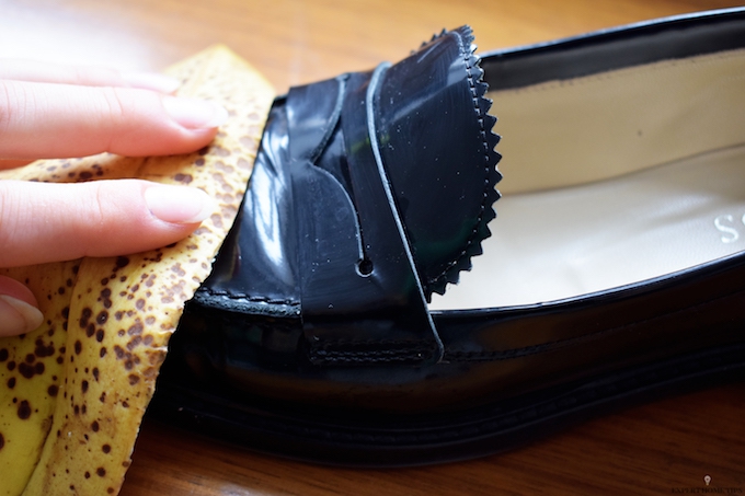 HOW TO SHINE SHOES USING LEATHER USING A BANANA SKIN