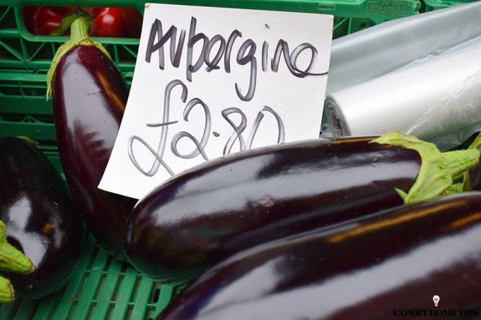 aubergines market stand