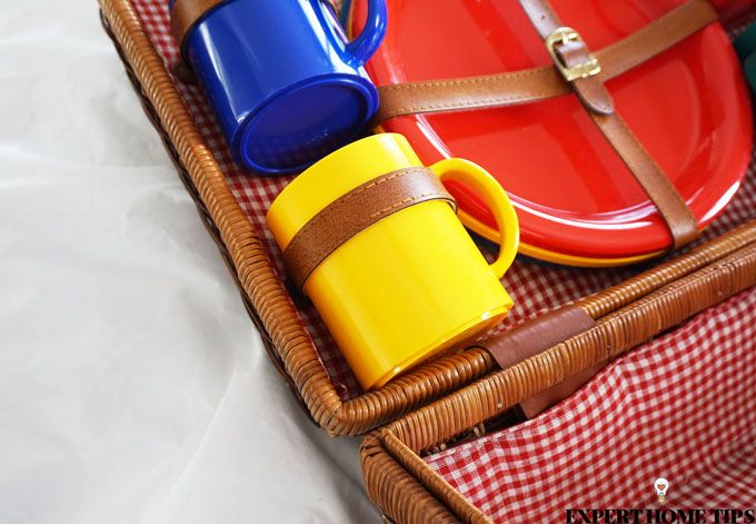 vintage picnic basket & sheets