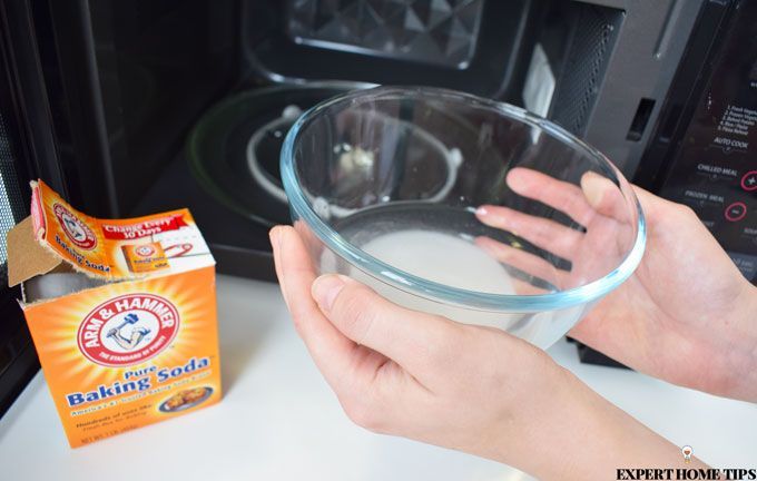 cleaning microwave with baking soda