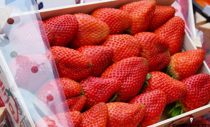 fresh strawberries in box