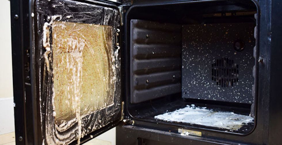 The BEST Way To Clean An Oven (It's SO Easy!)