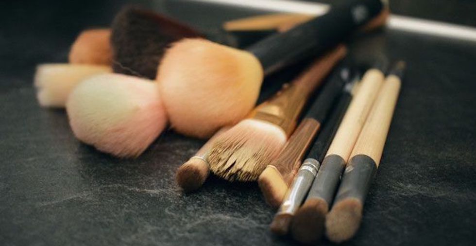 How To Clean Your FILTHY Makeup Brushes: 13 Easy Hacks