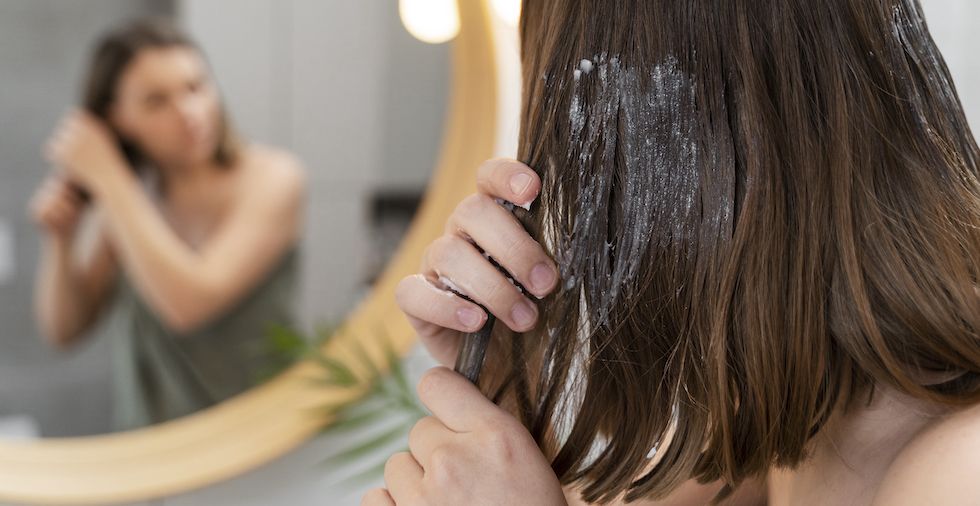 How To Get Vaseline Out Of Hair: 5 Easy Methods To Try Now