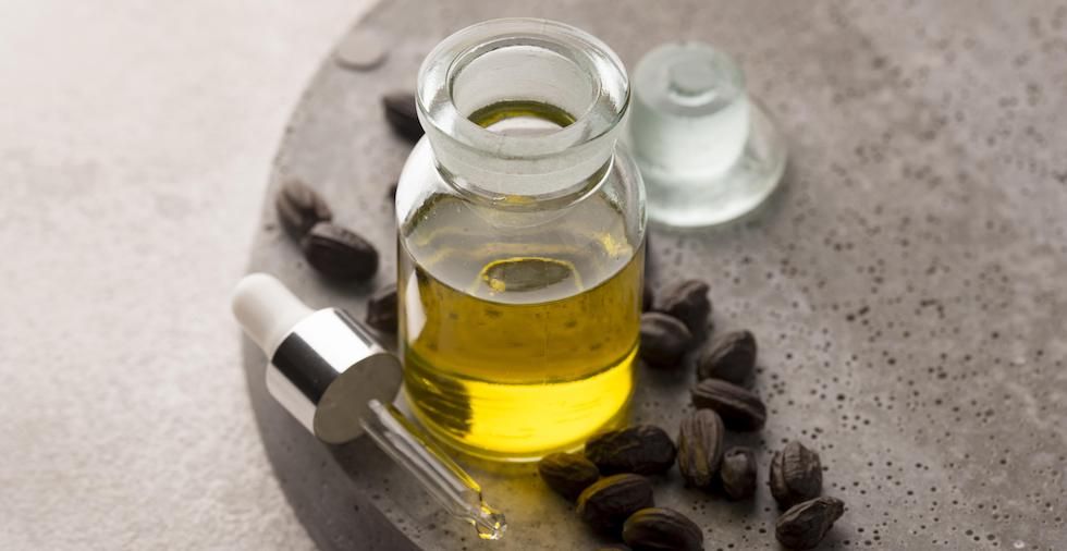 Benefits Of Jojoba Oil (10 Health & Beauty Hacks)